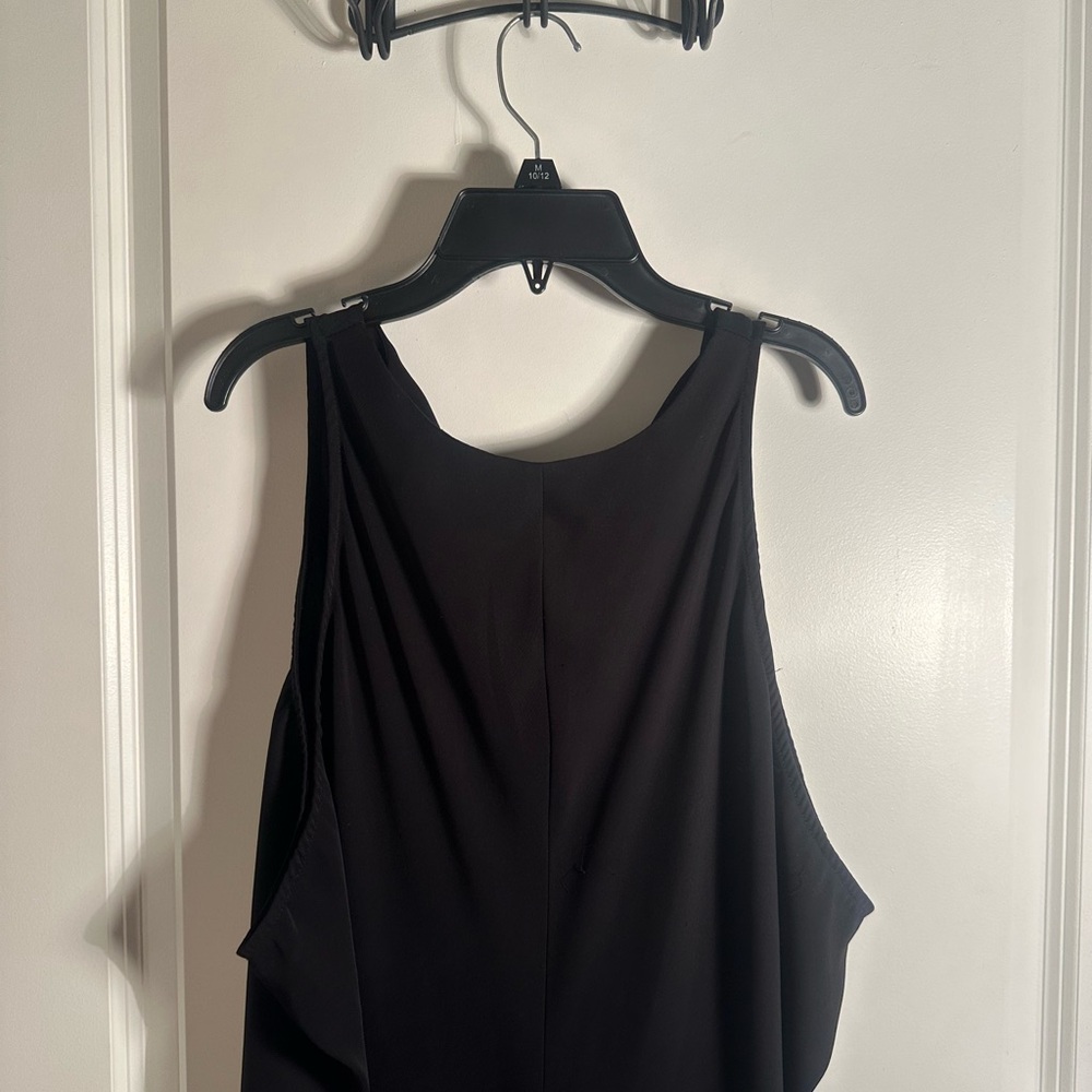Elegant Black Sleeveless Blouse - Picture 3 of 5